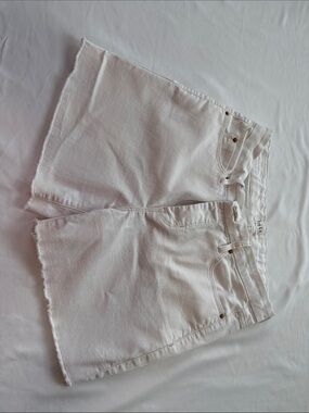 Nicole Miller White Frayed-Hem Jean Shorts